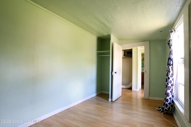 Building Photo - 317 Pineda St