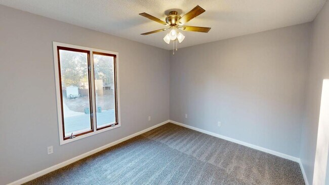 Building Photo - 112 Oakland Dr