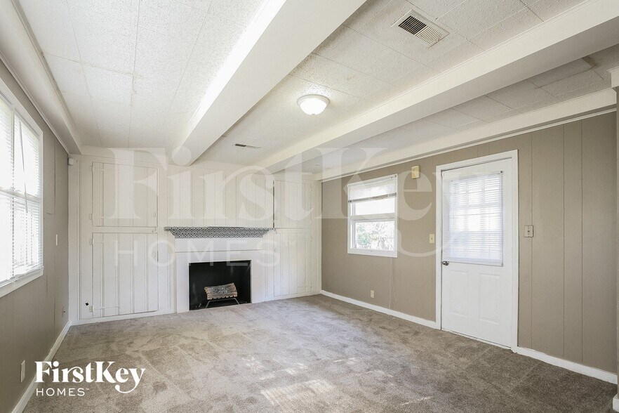Building Photo - 4834 N Kenyon Dr