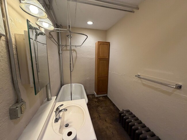 Building Photo - 1 BR Apt in Old SW; Utilities & Wi-Fi included!