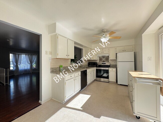 Building Photo - 7343 Rokeby Dr