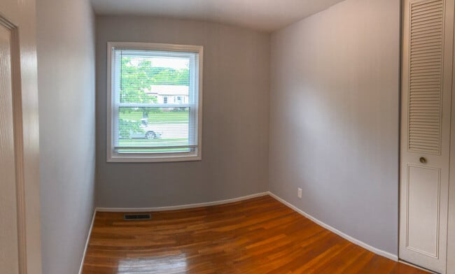 Building Photo - 12160 Bennington Pl