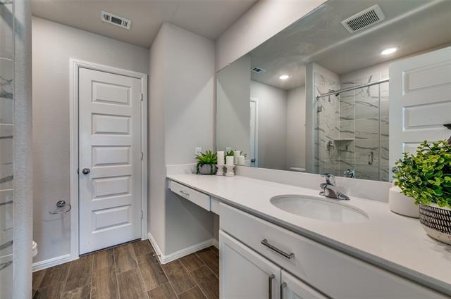 Building Photo - 1419 Vinewood St