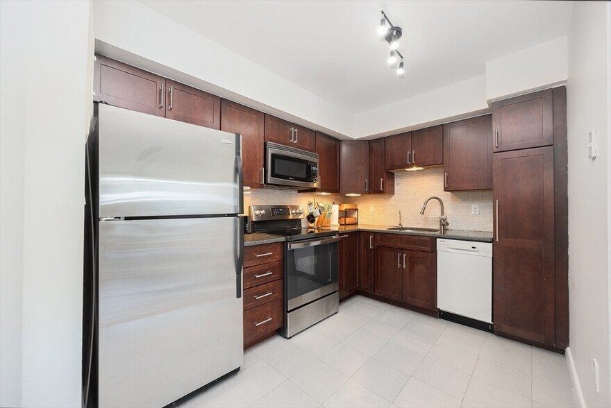 Building Photo - 41 Park St