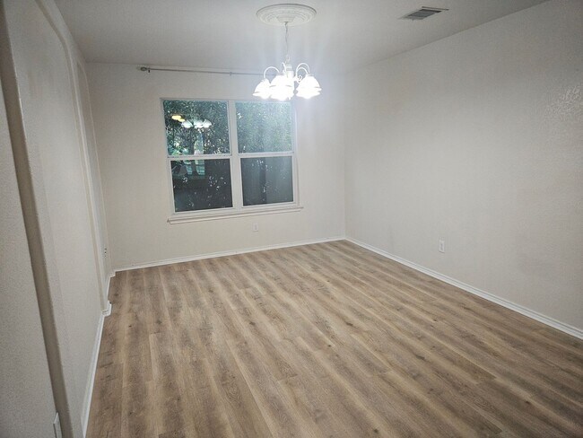 Building Photo - 3 Bedroom in Wildhorse Subdivision