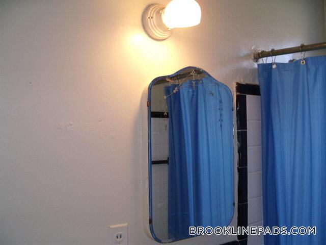 Building Photo - 208 Winthrop Rd