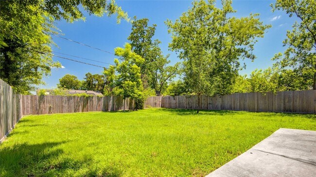 Building Photo - 8921 Oak Knoll Ln
