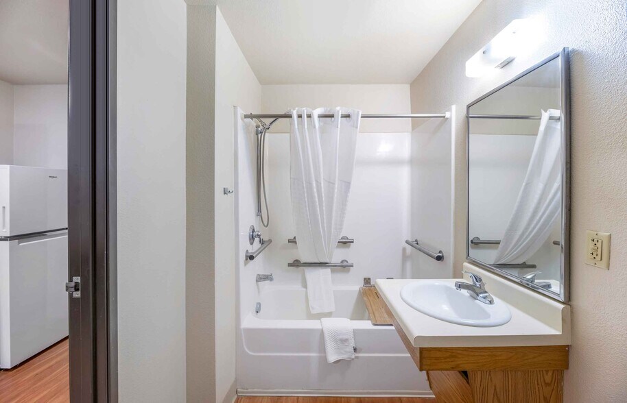 Building Photo - Furnished Studio-Lubbock - South