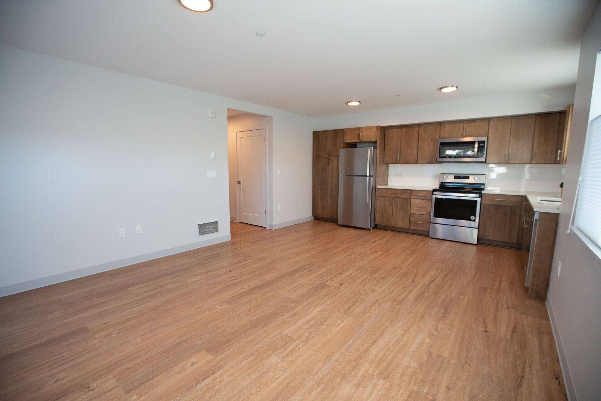 Building Photo - 303 Edmonds St