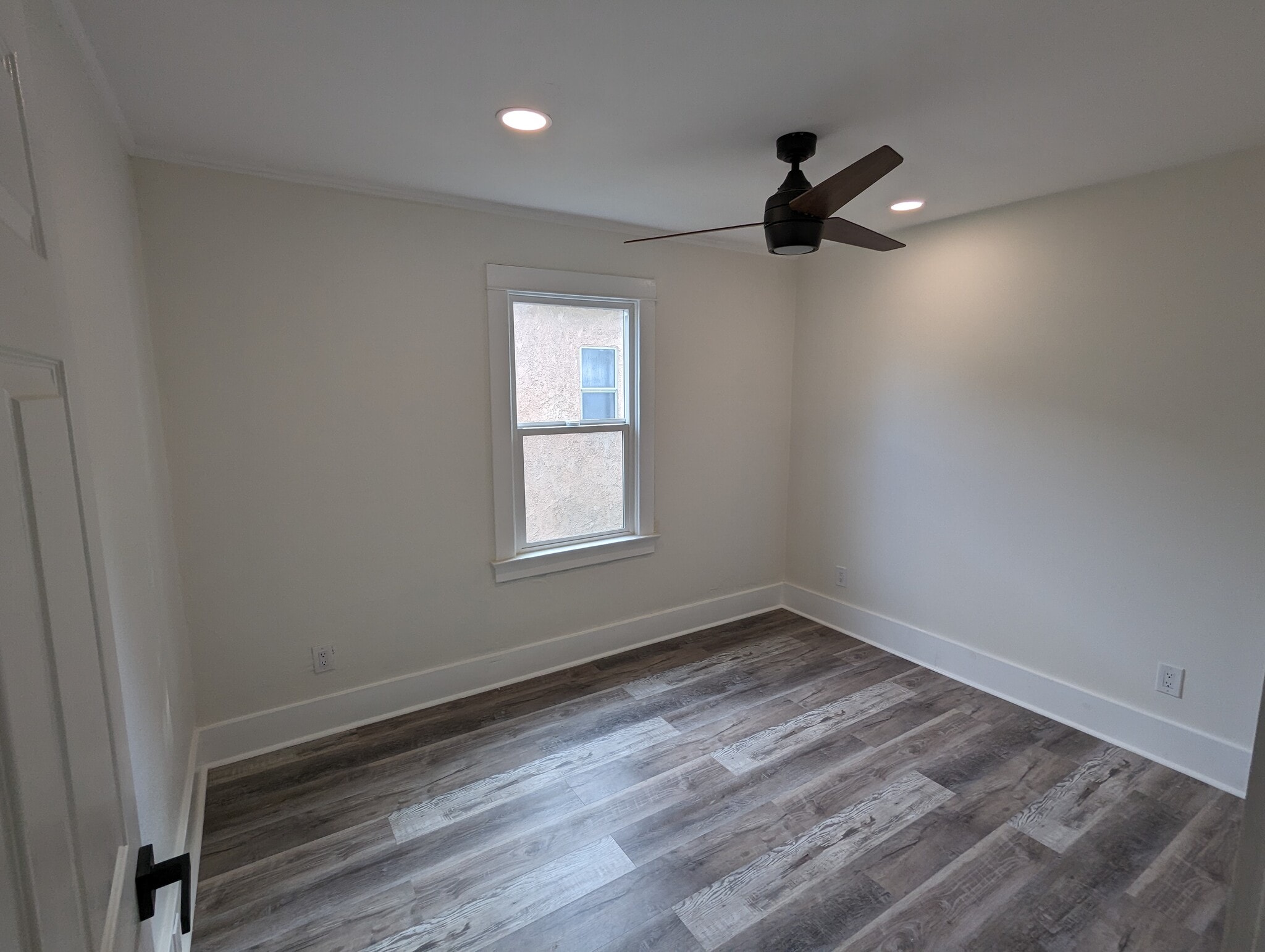 Building Photo - 8176 San Vincente Ave