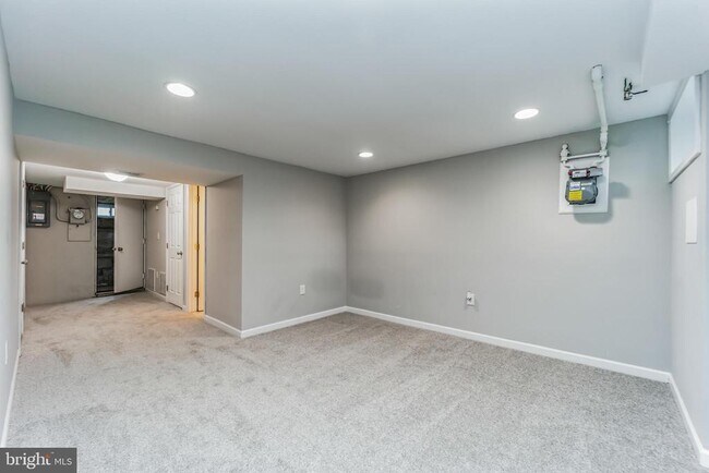 Building Photo - 3422 Dunran Rd