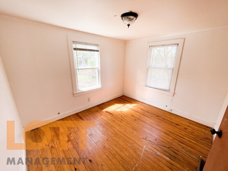 Building Photo - 12 3rd St