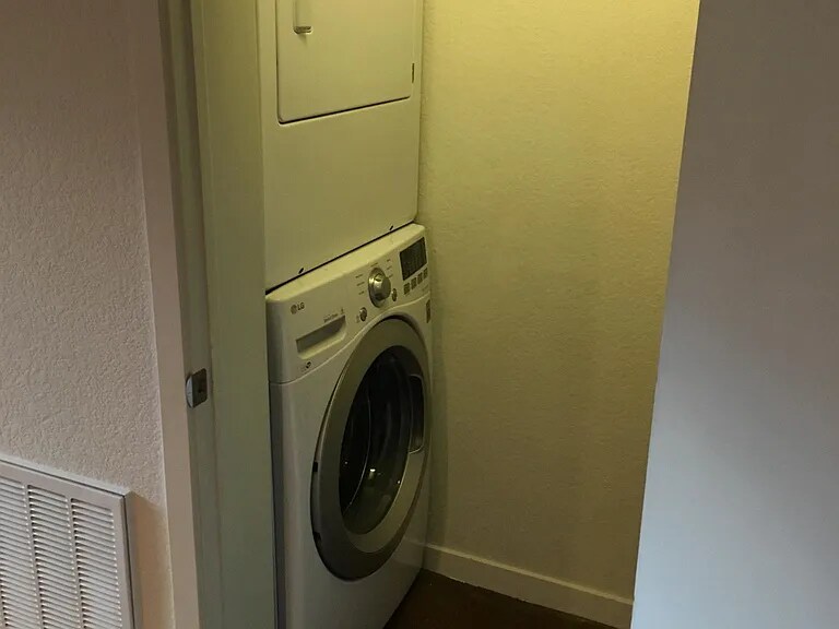 Building Photo - 3033 Blake St