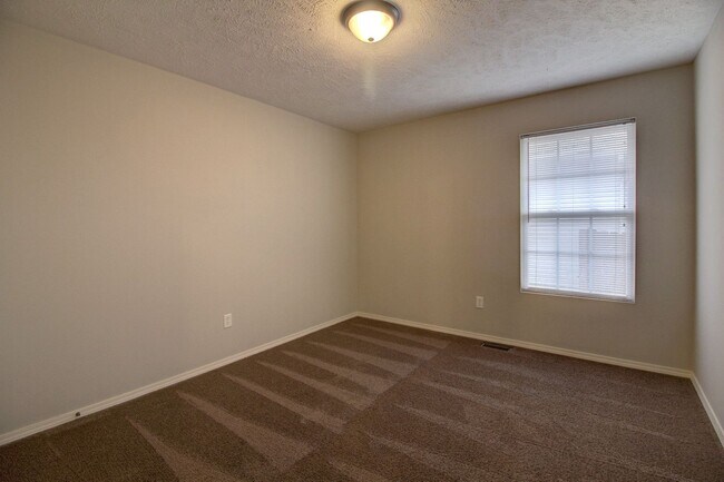Building Photo - 1094 S Tanner Dr