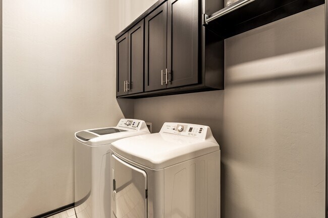 Building Photo - 210 Sonora Ln