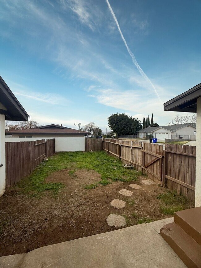 Building Photo - 12174 2nd St