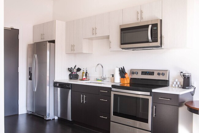 Building Photo - 550 W Juneau Ave