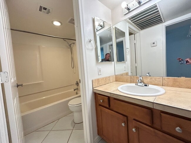 Building Photo - GATED COMMUNITY, 2 BEDROOM 1 BATH