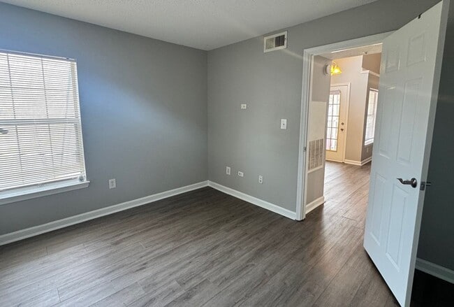 Building Photo - 10322 Westridge Dr