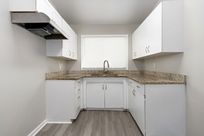 Building Photo - 1236 Oakwood St