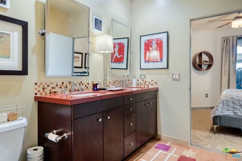 Building Photo - 820 E Palm Canyon Dr