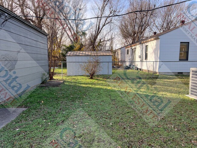 Building Photo - Cozy 2 Bedroom