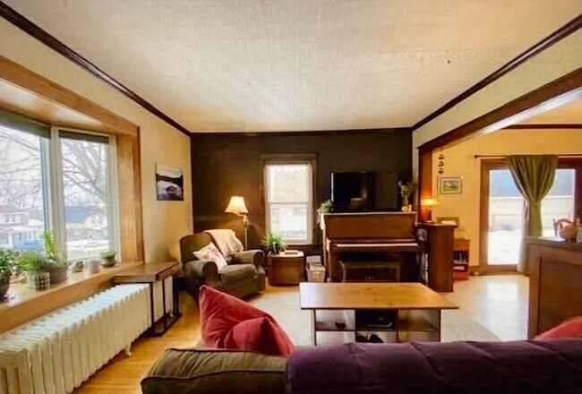 Building Photo - Coming soon - 3 BED 1 BATH -  start date to be determined.