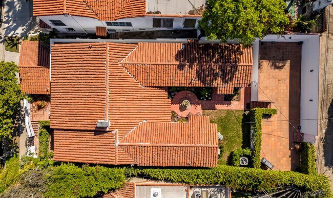 Building Photo - Classic Spanish Elegance Steps from Beverly Hills