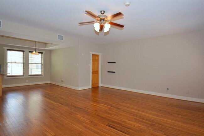Building Photo - 3015 Chenevert St