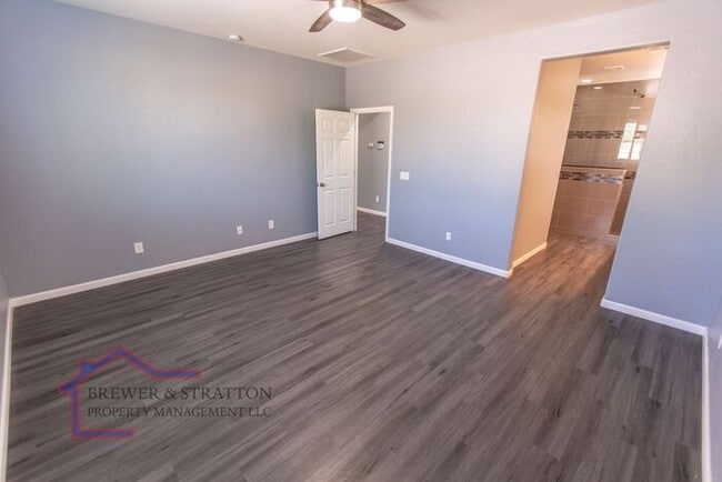 Building Photo - 391 S 163rd Dr - 4BR, 2BA - Sarival/Van Buren