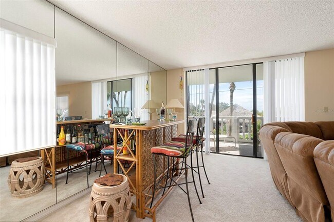 Building Photo - 6500 Sunset Way