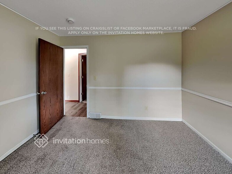 Building Photo - 13010 Deerwood Ln N