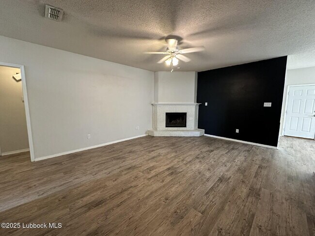Building Photo - 536 N Kirby Ave