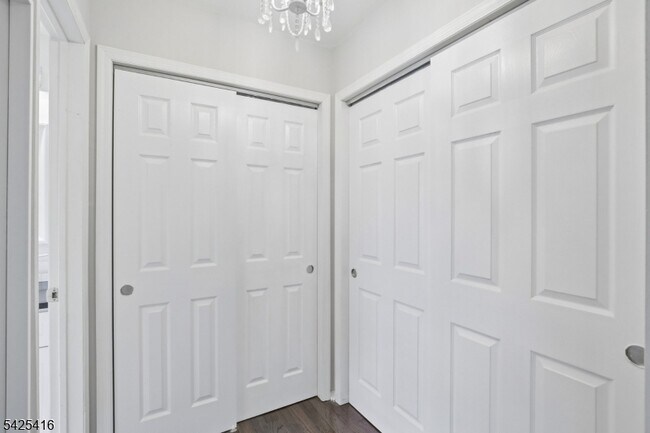 Building Photo - 14 Exeter Rd