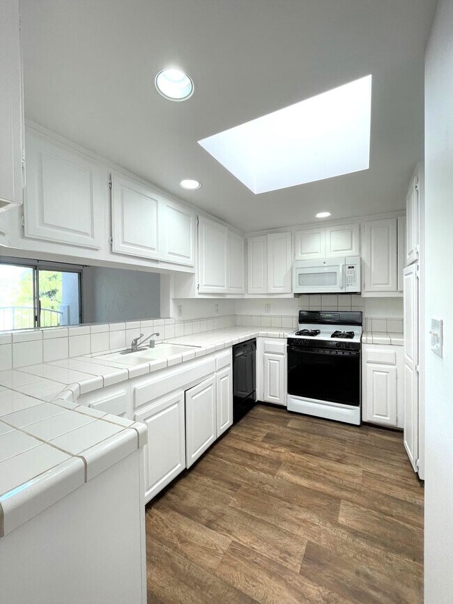 Building Photo - 451