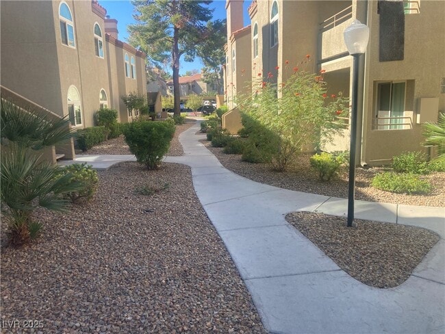 Building Photo - 3145 E Flamingo Rd