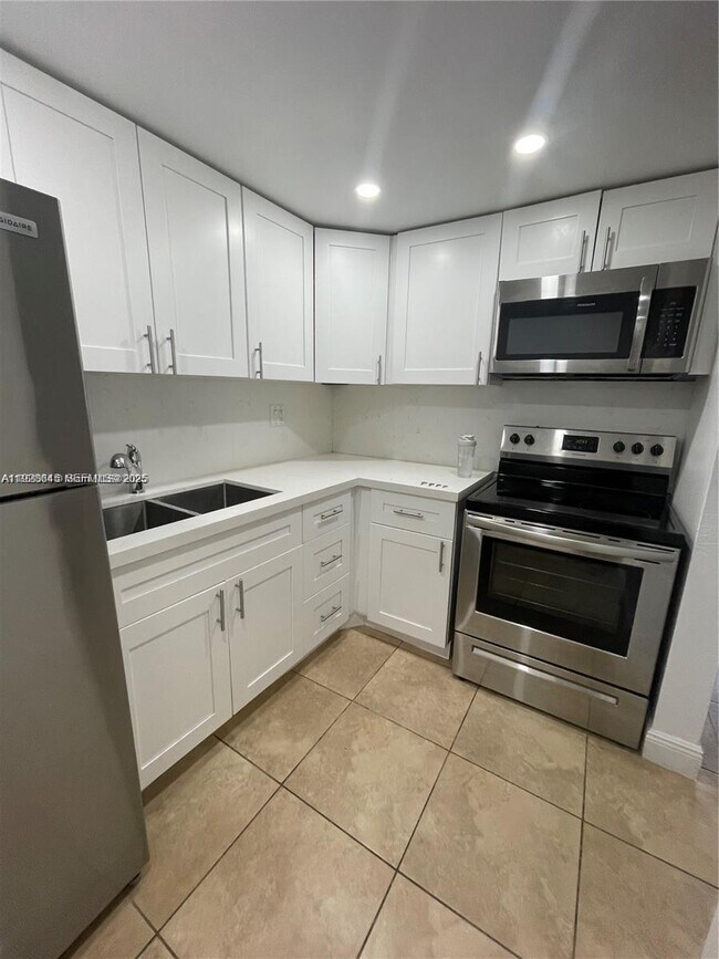 Building Photo - 8607 SW 68th Ct