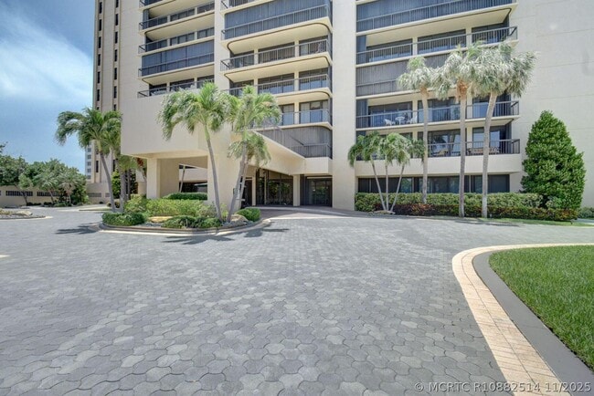 Building Photo - 4748 S Ocean Blvd