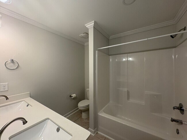 Building Photo - Gorgeous 4 Bed, 2.5 Bath Home in Fayetteville