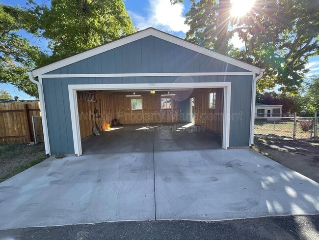Building Photo - 4909 Beach Ct