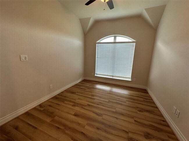 Building Photo - 23730 McNabb Spur Ln