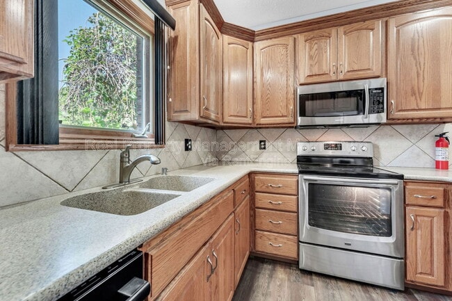 Building Photo - 514 N Ellen St