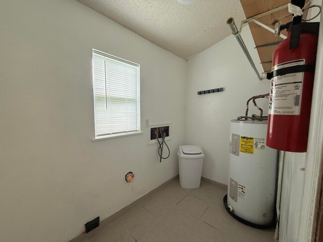 Building Photo - 3642 Rosewood St