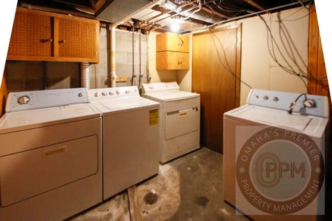 Building Photo - Spacious 4bd/2Ba Home