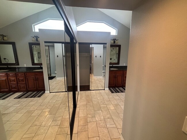 Building Photo - Beautiful 3-Bedroom Home in Gated Stevenson Ranch Enclave!