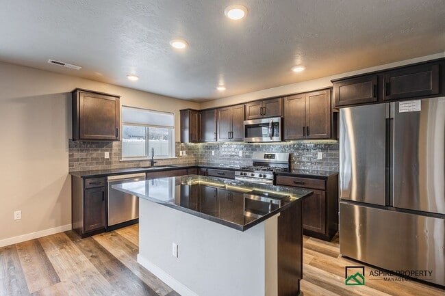 Building Photo - Upgraded 4 bed 3 bath home