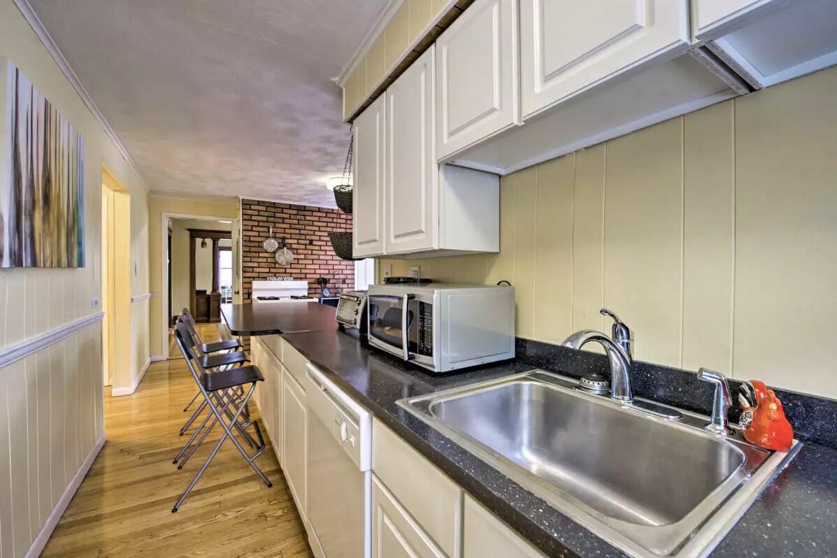 Building Photo - 36 Pembroke Ave