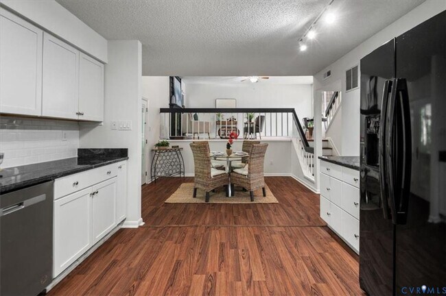Building Photo - 3 Bedroom Townhome in Henrico!!!