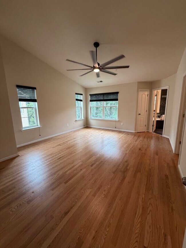 Building Photo - Mockingbird Cr Townhouse Available!!!