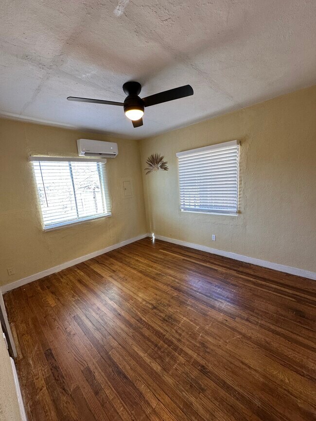 Building Photo - 703 N 5th St